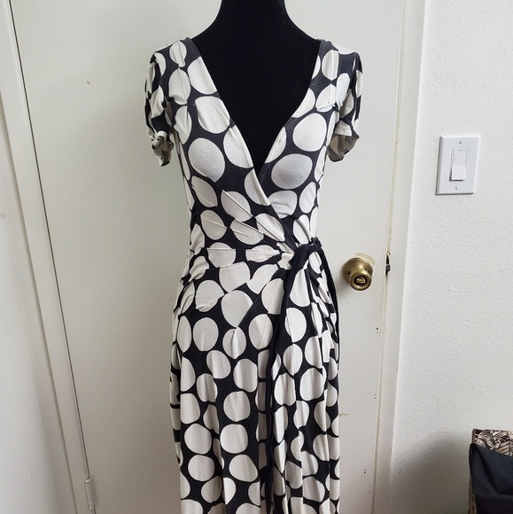 Diane Von Furstenberg Dresses & Skirts - Diane Von Furstenberg Polka Dot Wrap Dress Size 2 Diane Von Furstenberg Dresses & Skirts - Diane Von Furstenberg Polka Dot Wrap Dress Size 2